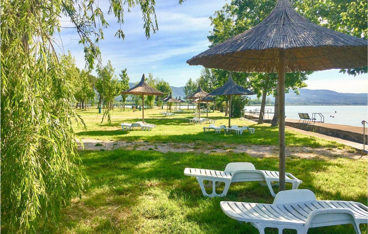 Pet Friendly Stacaravan In Tuoro Sul Trasimeno Villa Ngoại thất bức ảnh